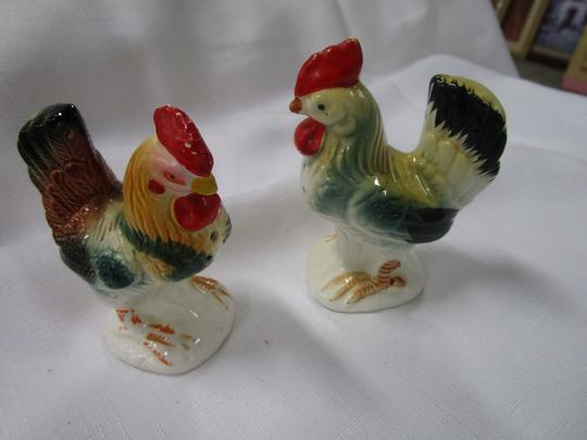 Vintage Japan Ceramic Chicken Rooster Salt & Pepper Shaker Set
