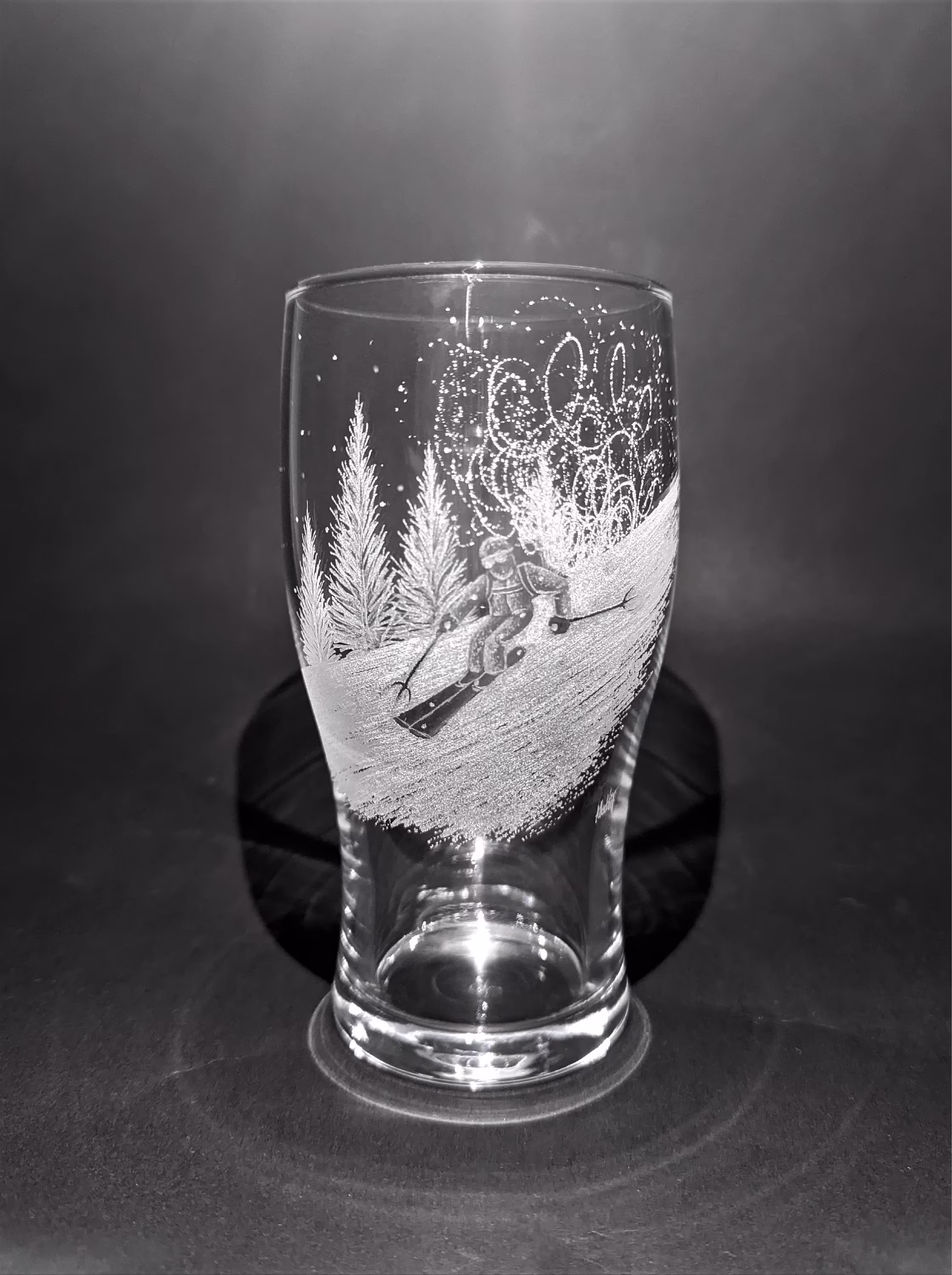 Customised Beer Glasses - Skiing Pint Glass Skier Gift Hand Engraved -Glass Art Mountains