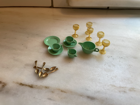 Dollhouse Miniature Plastic Dishes & Glasses