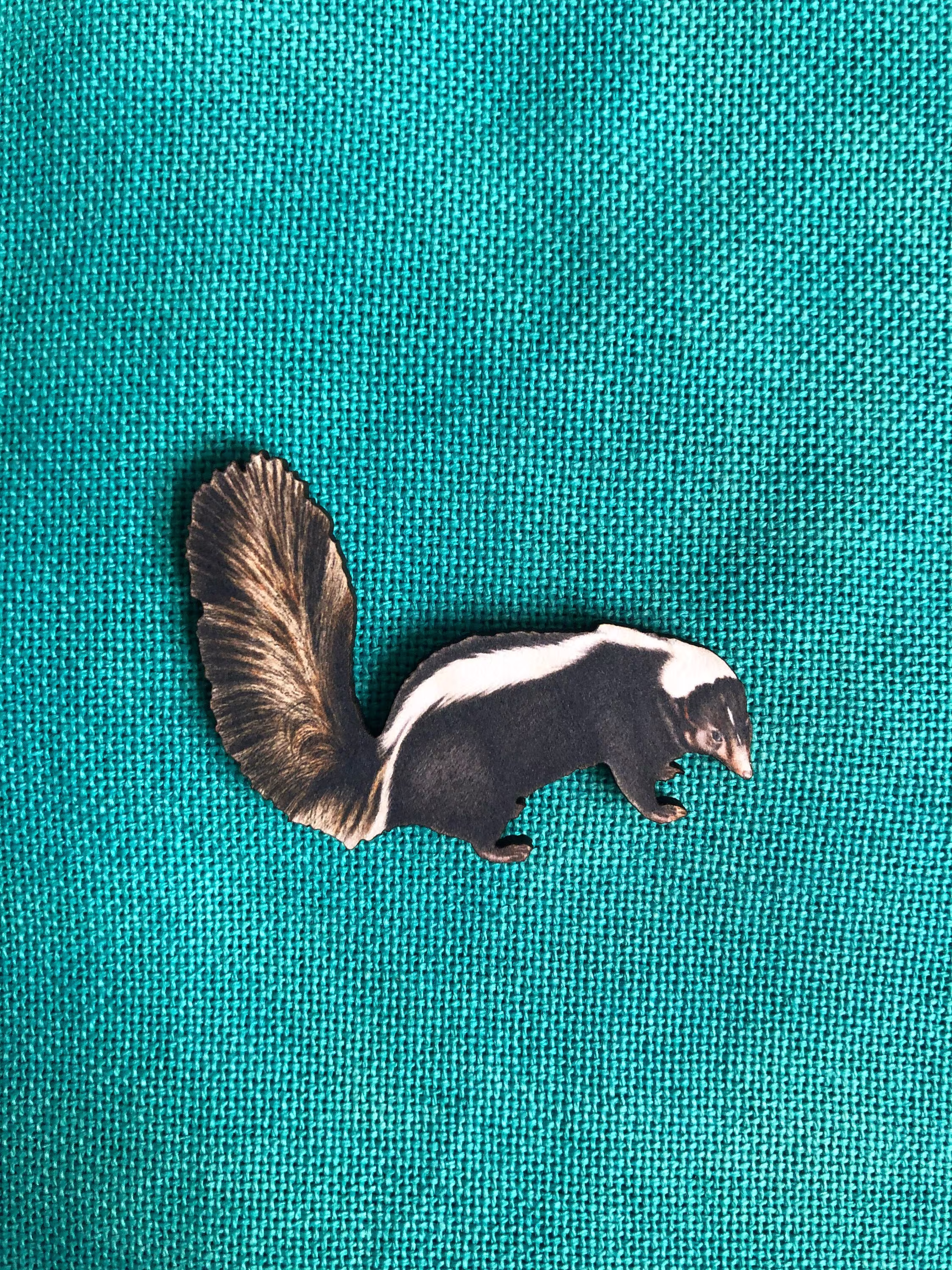 Skunk Wooden Needle Minder
