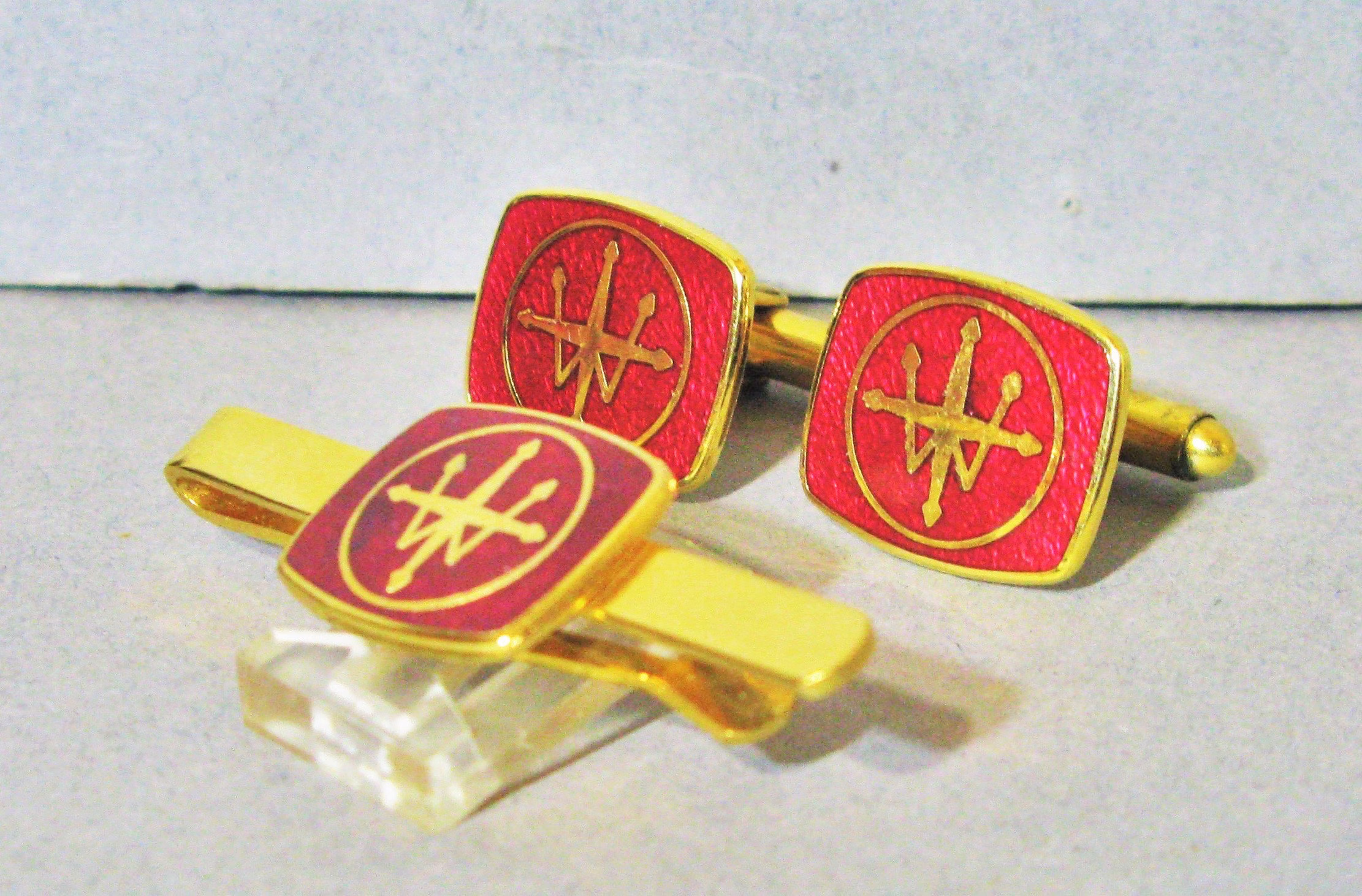 Westinghouse Brake & Signal Co. Ltd. Rare Red Enamel Logo Cuff Links Tie Clip Bar Set, Railwayana, Vintage Mid Century Mcm