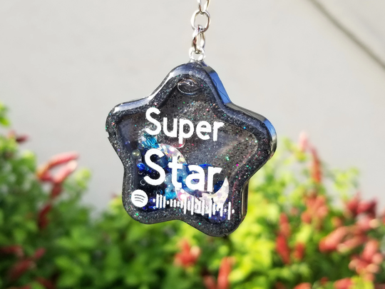 Super Star - G-Dragon Inspired Resin Shaker Charm Keychain K-Pop Fanmade Merch With Spotify Scan Code Bigbang Kpop Keyring