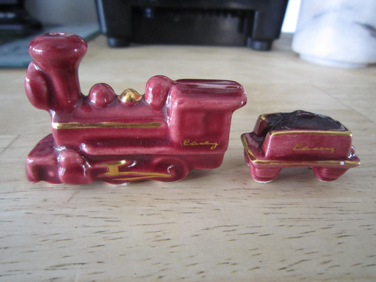 Arcadia Train Engine & Coal Cart Salt Pepper Shakers, Miniature, Small Scale, Shaker Set