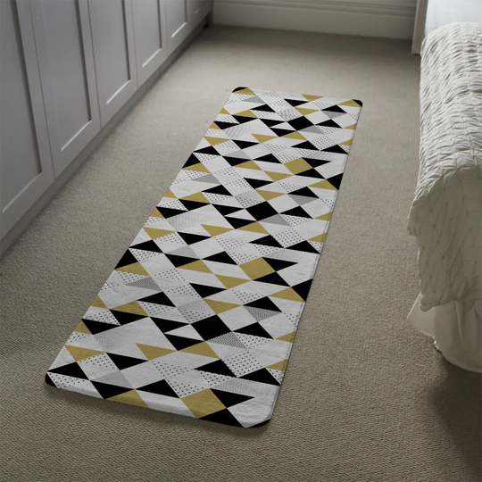 Lineville Triangles Designer Shaggy White/Black Rug