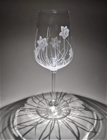 Hand Engraved Daffodil Wine Glasses - Glass Gift Flowers Botanical Gin Prosecco