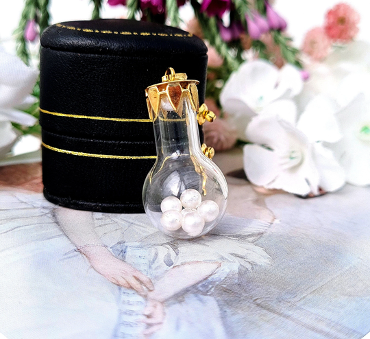 Vintage 1977 9Ct Yellow Gold Glass Bottle Jar With White Pearls Pendant Necklace