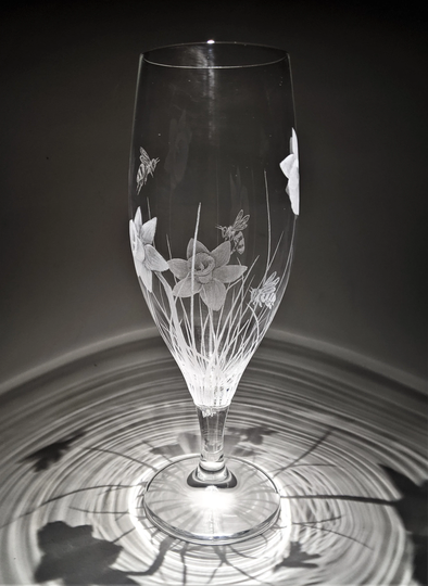 Hand Engraved Daffodil Beer Glass - & Bees Gift Flowers Botanical Dartington