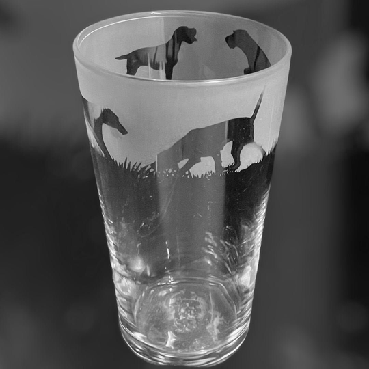 57Cl Conical Pint Glass With German Wire Haired Pointer Frieze Design