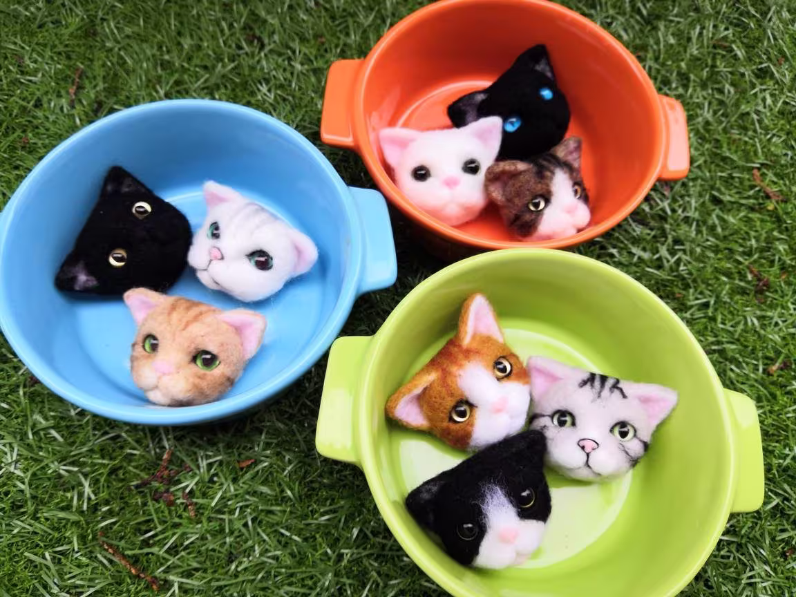 Handmade Needle Felted Wool Cute Cat Brooch/Kitten Cat/ Animal Brooch/Pin /Scarf Bag Accessories/Gift/Cats Lover