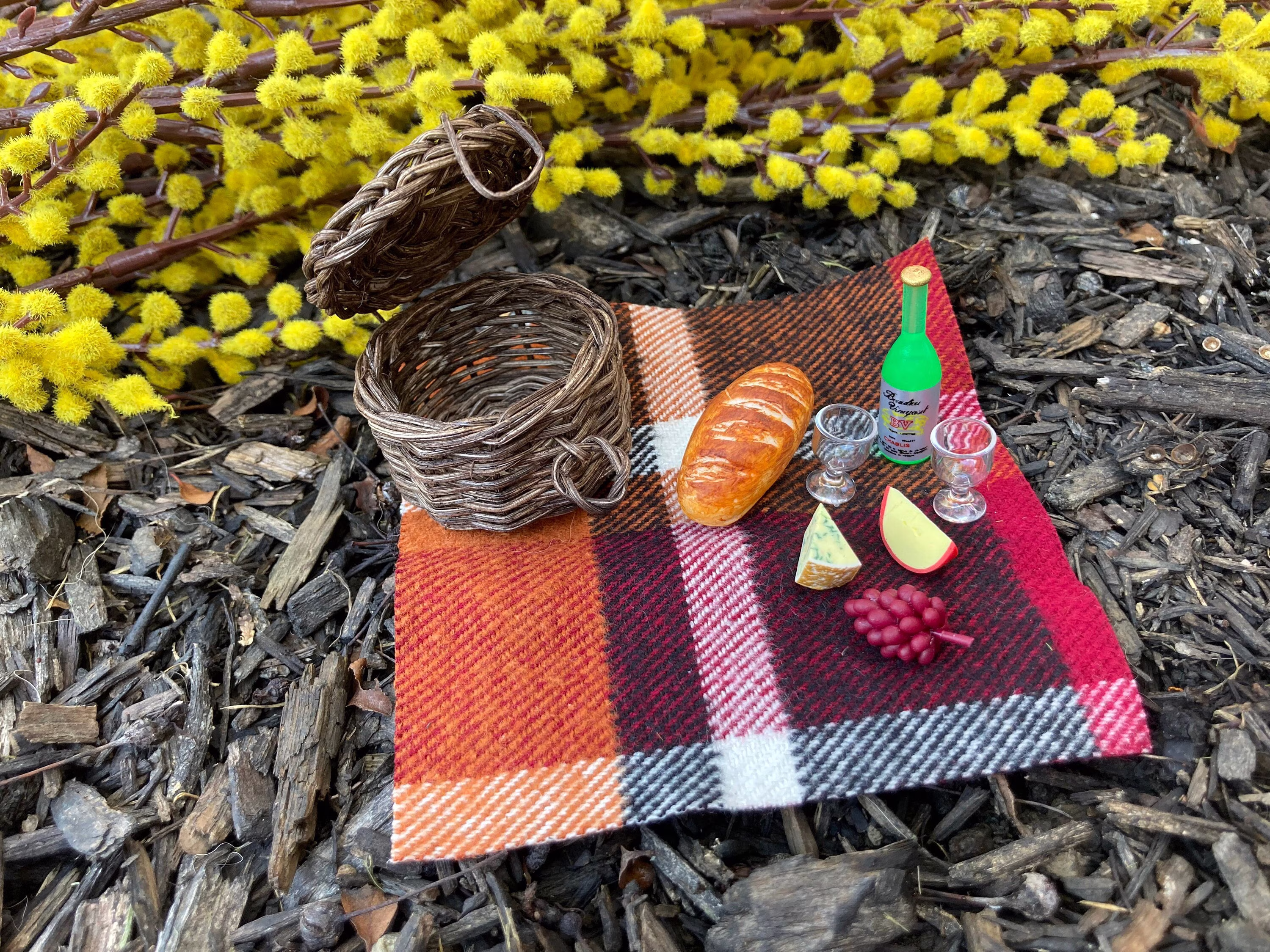 Dollhouse Miniature Picnic Basket with Lid Wine Cheese Grapes Fall Blanket Set 1