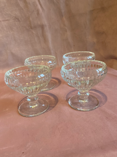 Vintage Set Of 4 Cut Short Stem Bowl. Pretty Design Shape The Swirl Bowl.clear Glass Snack Bowls, Ice Cream Salad