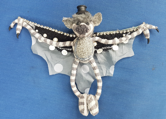 Upside Down Hanging Bat With Magnetic Feet & Bendable Wings