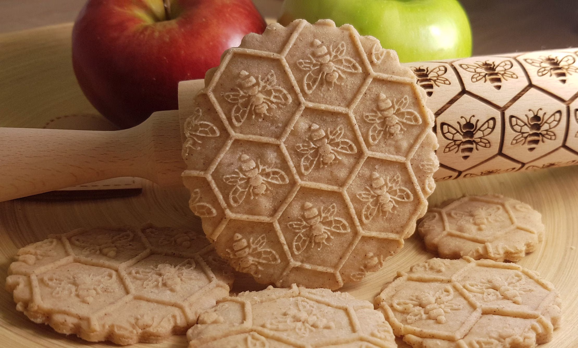 Bees - Engraved Rolling Pin, Embossed Handmade Christmas Pattern Custom Pin