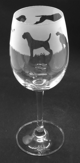 35Cl Wine Glass With Boxer Dog Frieze Design