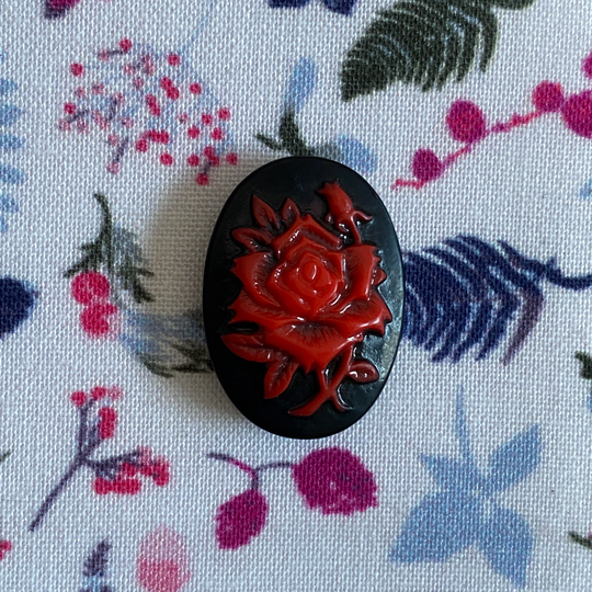 Red Rose Cameo Needle Minder/Nanny Keeper
