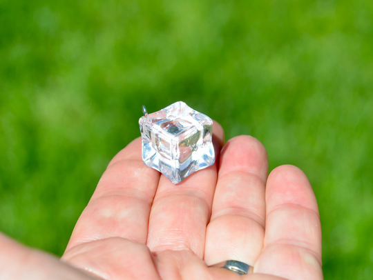 1 Ice Cube Clear 3D Charm Sc4136