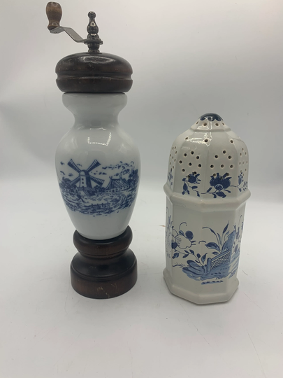 Rare Delft Bottom Shaker Blue Flower Big Size Probably For Cheese & Ceramic Wood Grinder Windmill Design