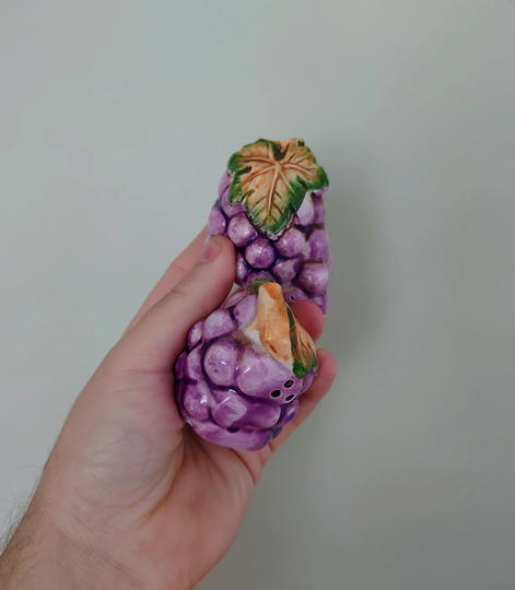 Novelty Grape Cruets Ceramic Salt & Pepper Shaker Purple Fruit Salts Shakers Kitsch Country Cottage Tableware