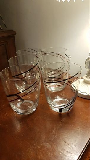 Set Of 7 Soft Drink Glasses. They Have A Pretty Design Shape The Bowl & Red, Black Spiral