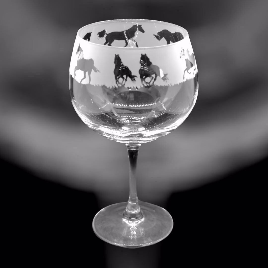 70Cl Glass Gin Balloon With Galloping Horses Design
