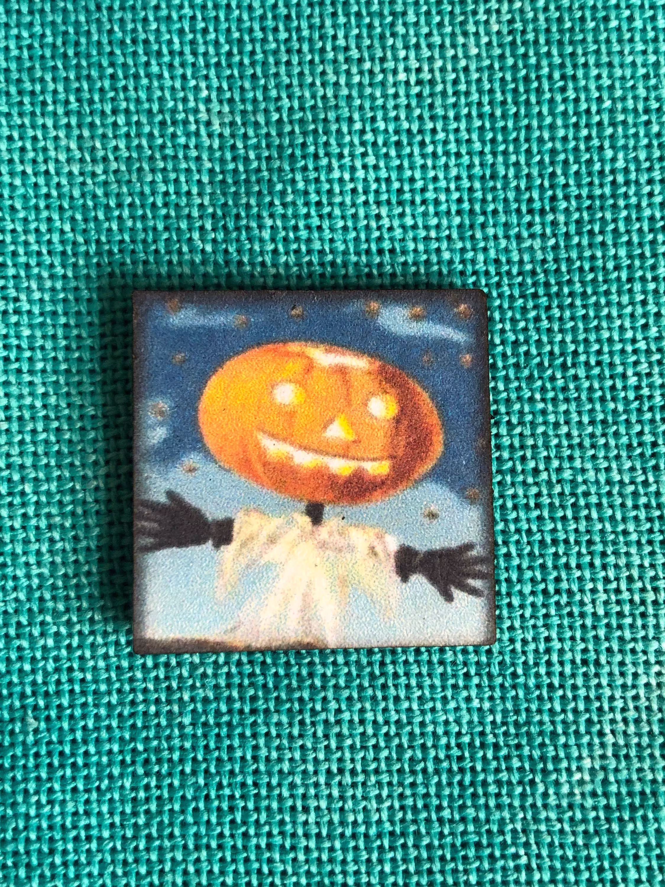 Mr. Lantern | Halloween Wooden Needle Minder Cover