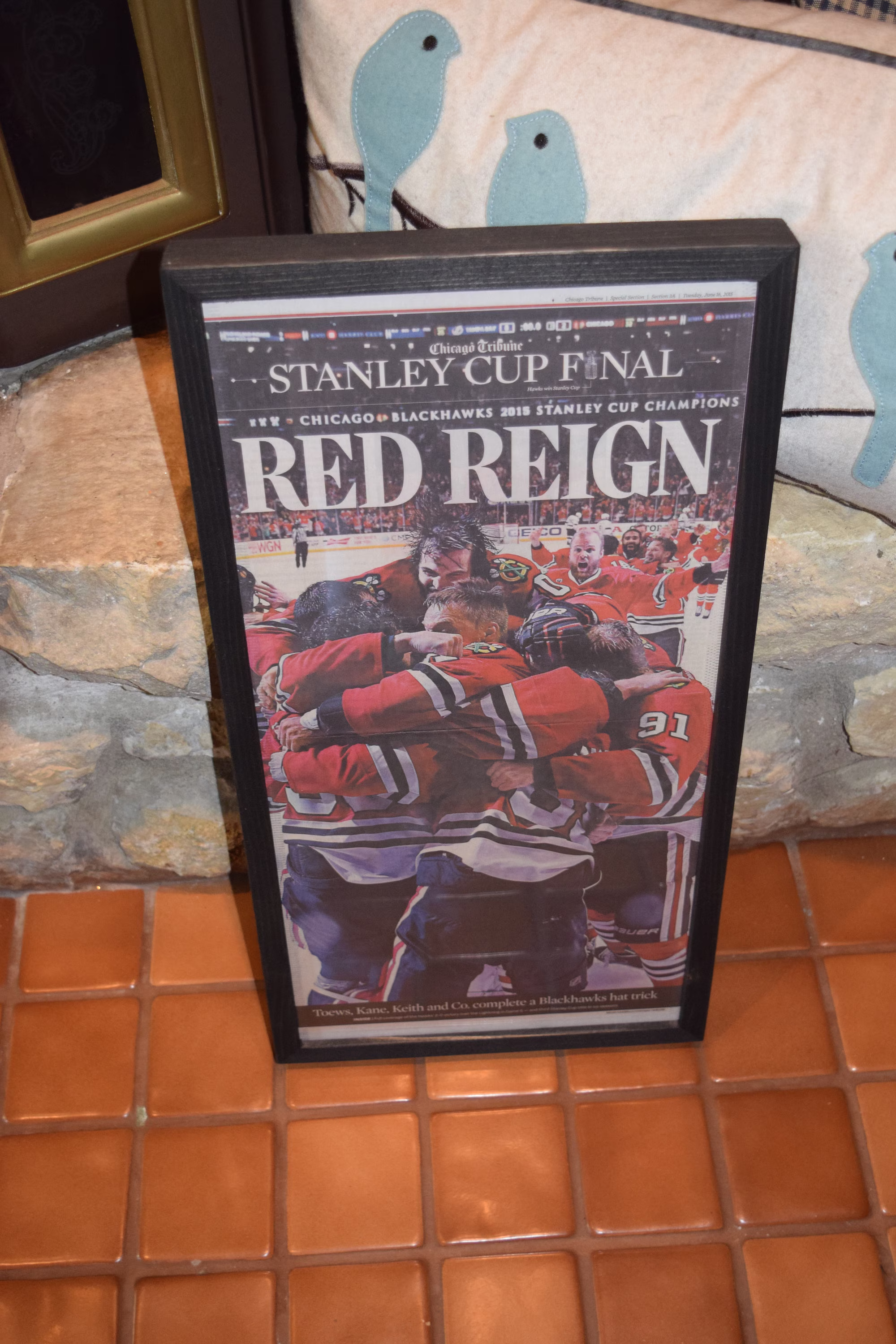Free Shipping Chicago Blackhawks 2015 Original Newspaper Custom Framed Solid Rustic Wood Stanley Cup Champions Red Reign