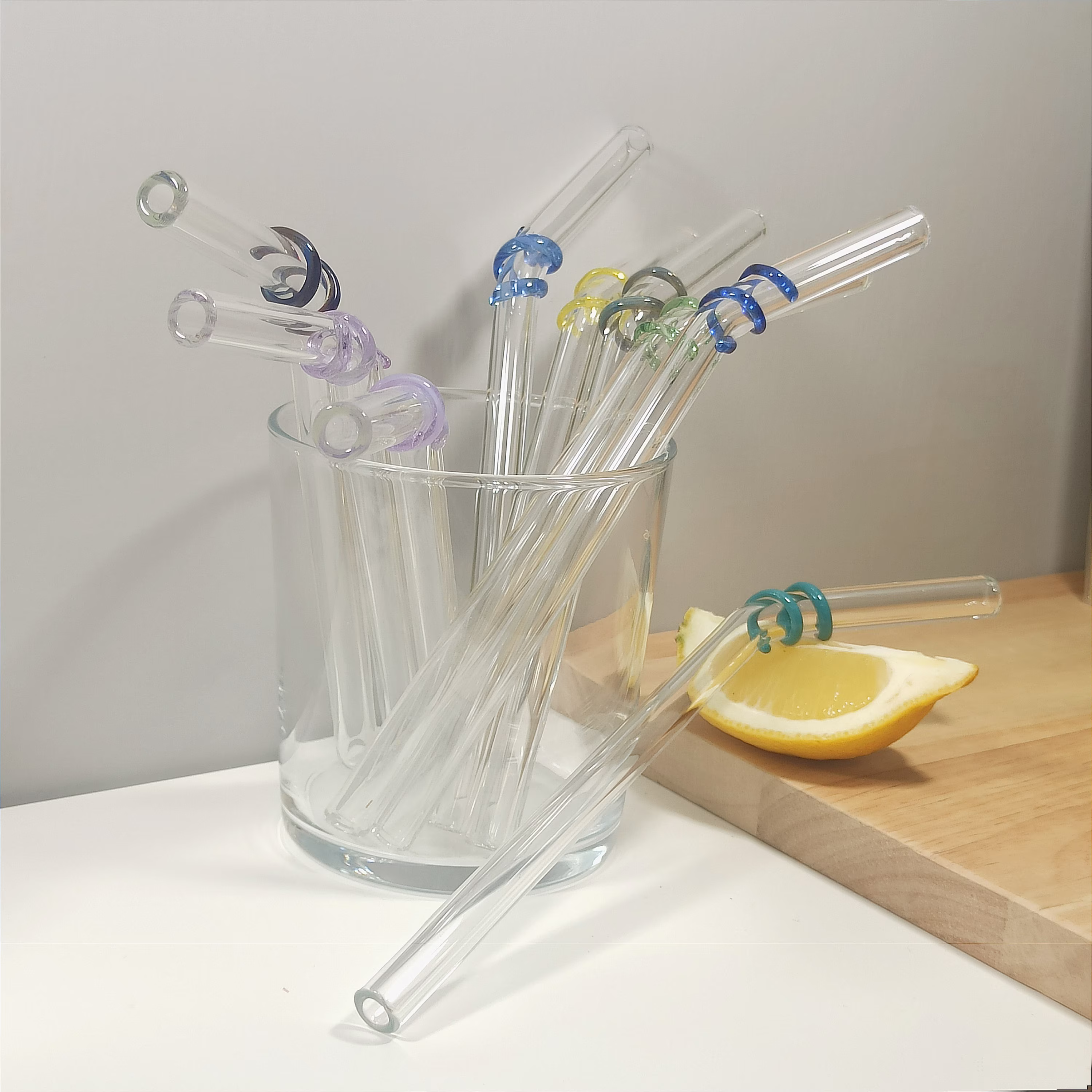 Re-Useable Bent Drinks Straw, Dishwasher Safe, Glass Drinking Straws With Decorative Coil