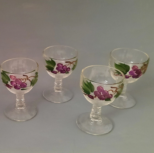 Hand Painted Small Grapes Wine Glasses Set Of 4