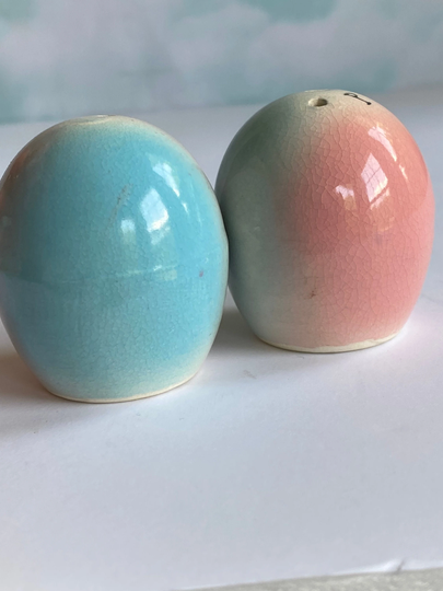 Vtg Pink & Blue Salt Pepper Shakers, Ceramic Egg Two -Toned Round One Side