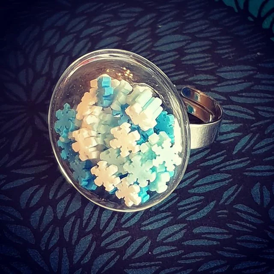 Snowflakes Shaker Ring
