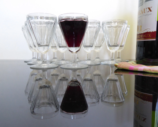 Set Of French Wine Glasses - Multifaceted 11 Small Aperitif Or Spirits
