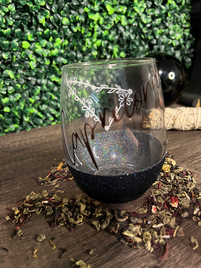 Zodiac Glitter Dipped Wine Glass With Peekaboo | Flower Constellation Gifts For & Astrology Lovers Drinkwear