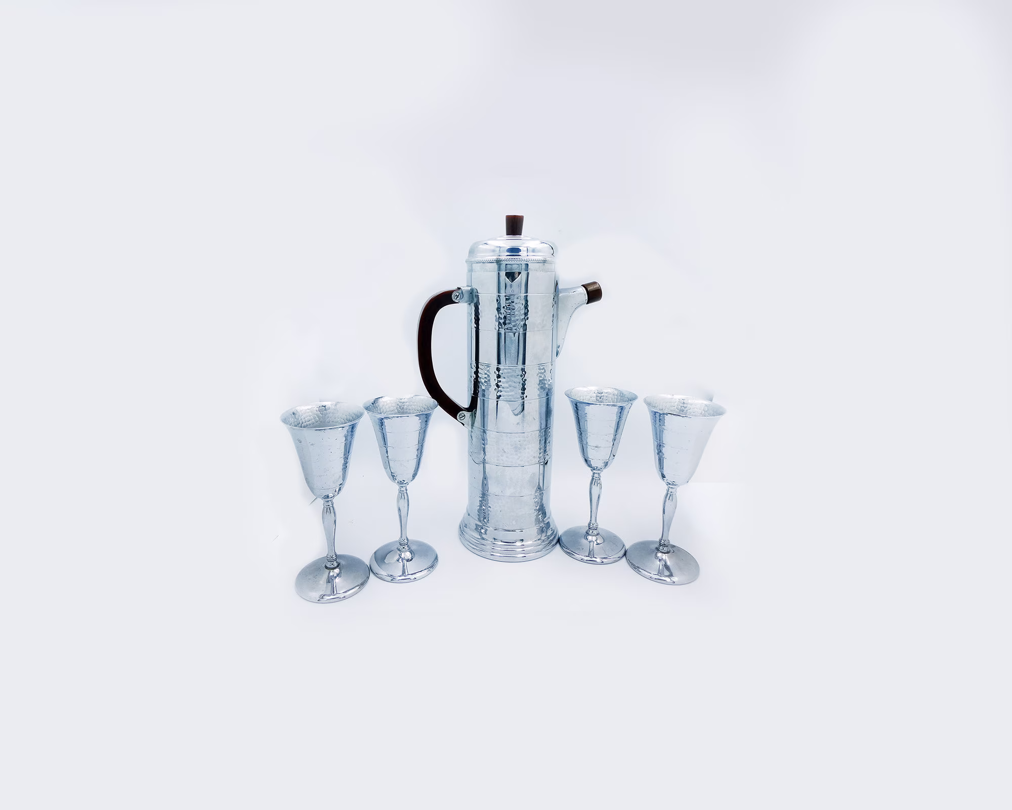 Farber Bakelite & Chrome Deco Cocktail Shaker With 4 Glasses