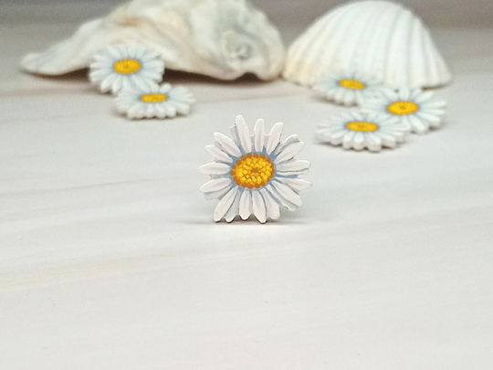 Daisy Pin, Handmade Brooch, Gift, Magnet, April Birth Flower, White Flower Wildflower Badge, Little Wooden
