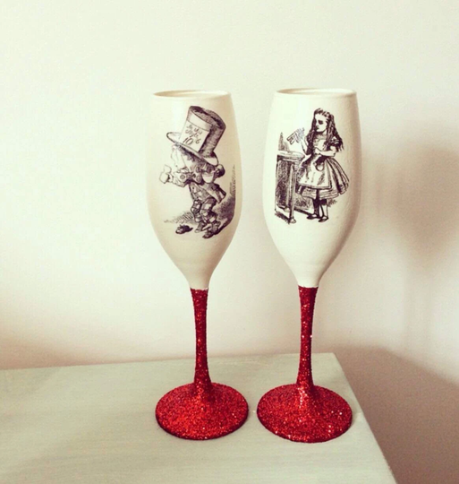 2 X Alice in Wonderland Vintage Red Christmas Sparkle Glitter Flute Prosecco Champagne Glass