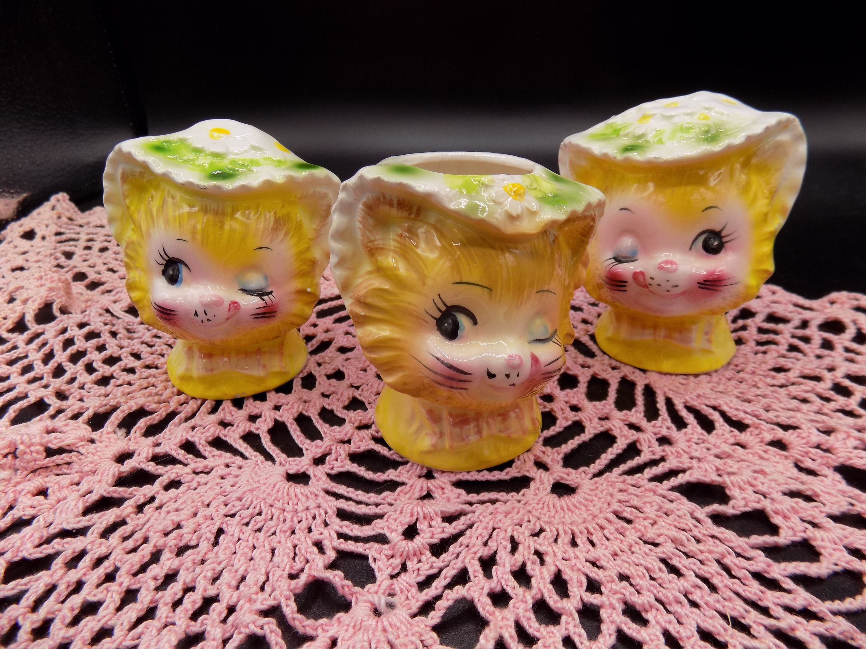 Vintage Lefton Winking Kitty Salt & Pepper Shakers With Toothpick Holder