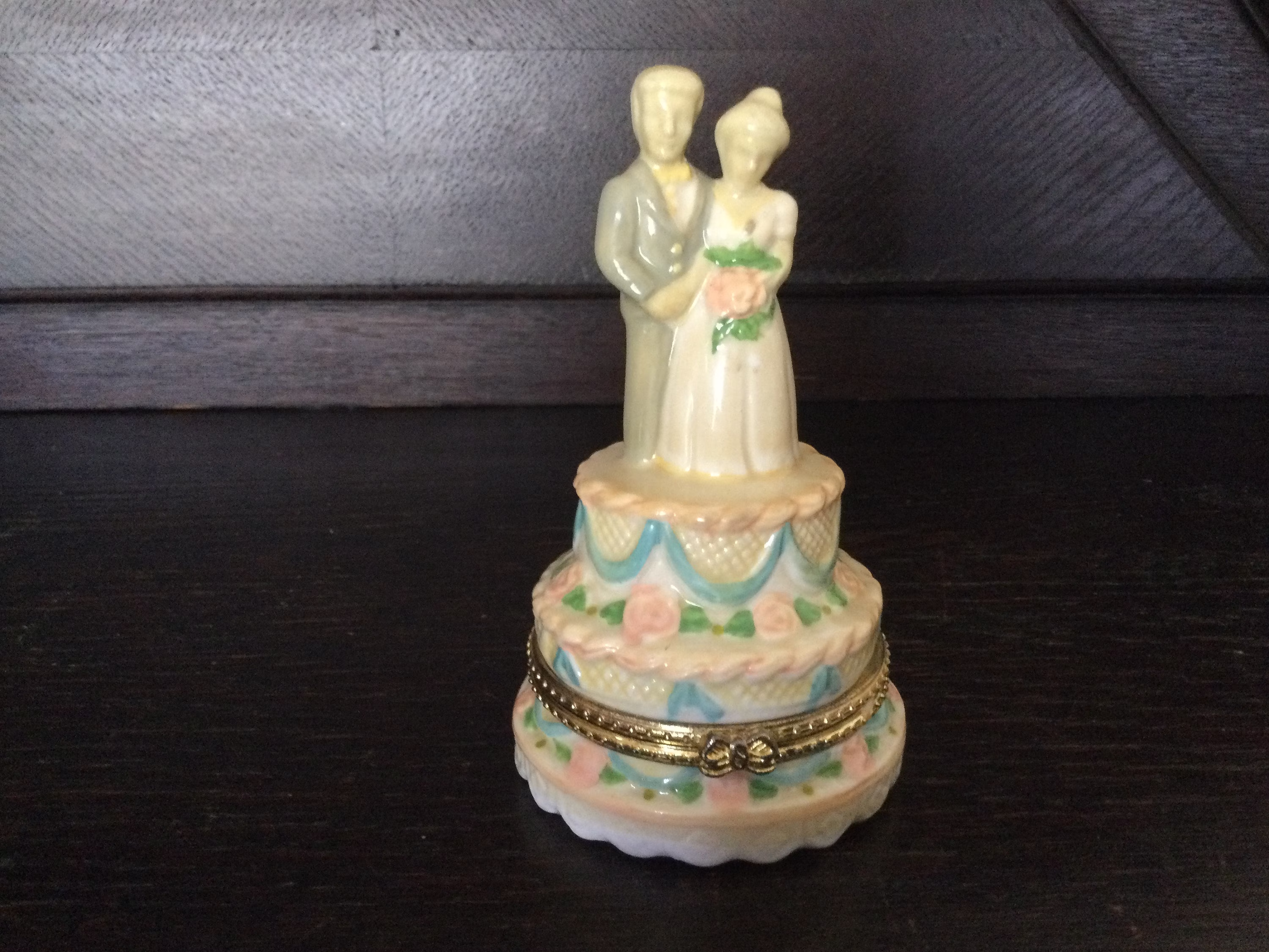 Salevintage Porcelain Cake Topper Trinket Box Inside Are 2 Attached Golden Rings & Tiny Wine Glasses Marked Direct Connection