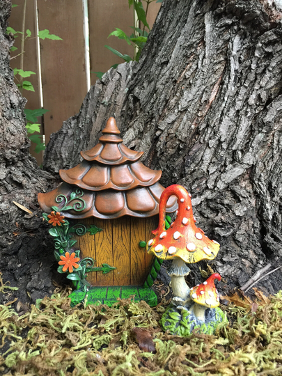 Fairy Door With Cottage Shaker Style Roof/ Ivy Growing /Includes Toadstool Resin Garden Village Faeries Fairies Home Yard Decor
