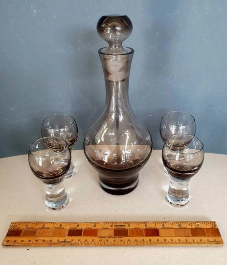 A Beautiful Vintage Set Of Handblown Caithness Crystal Canisbay Decanter & 4 Glasses With Clear Stems & Smoked Glass Bowls in Peat Colour