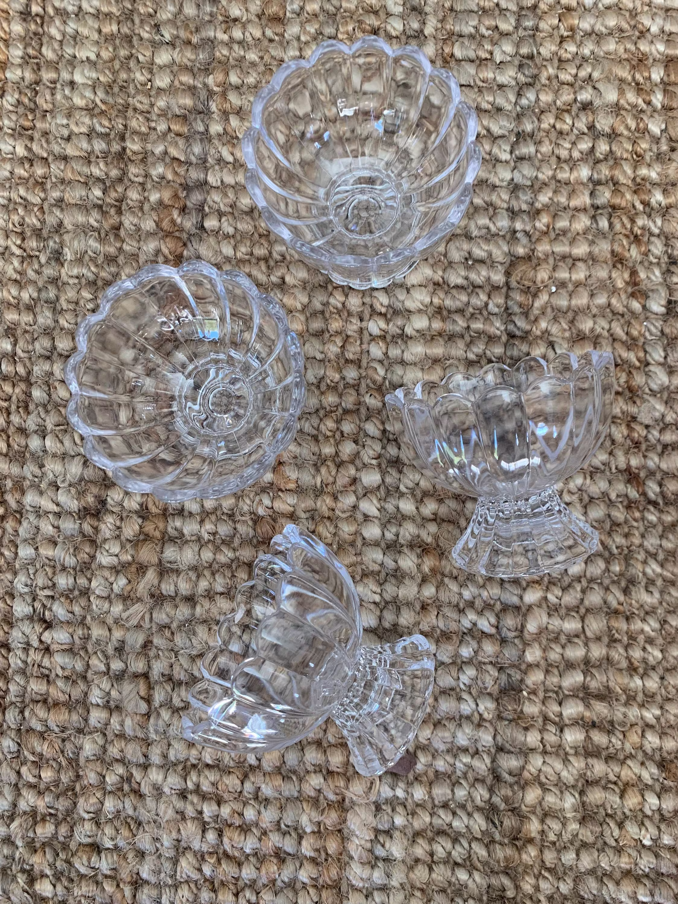 Set Of 4 Vintage Scalloped Edge Glass Ice Cream Dessert Bowls/Footed Short Whiskey Cups Mid Century Modern Drink Ware Cup Set