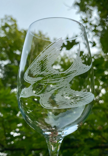 Laser Engraved Swallow Wine Glass | 16 Ounces Bird Gift