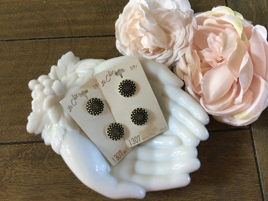 Vintage Le Chic Buttons Plastic With Gold Metal Look Set Of 4 with Original Packaging
