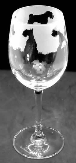 35Cl Wine Glass With Schnauzer Frieze Design