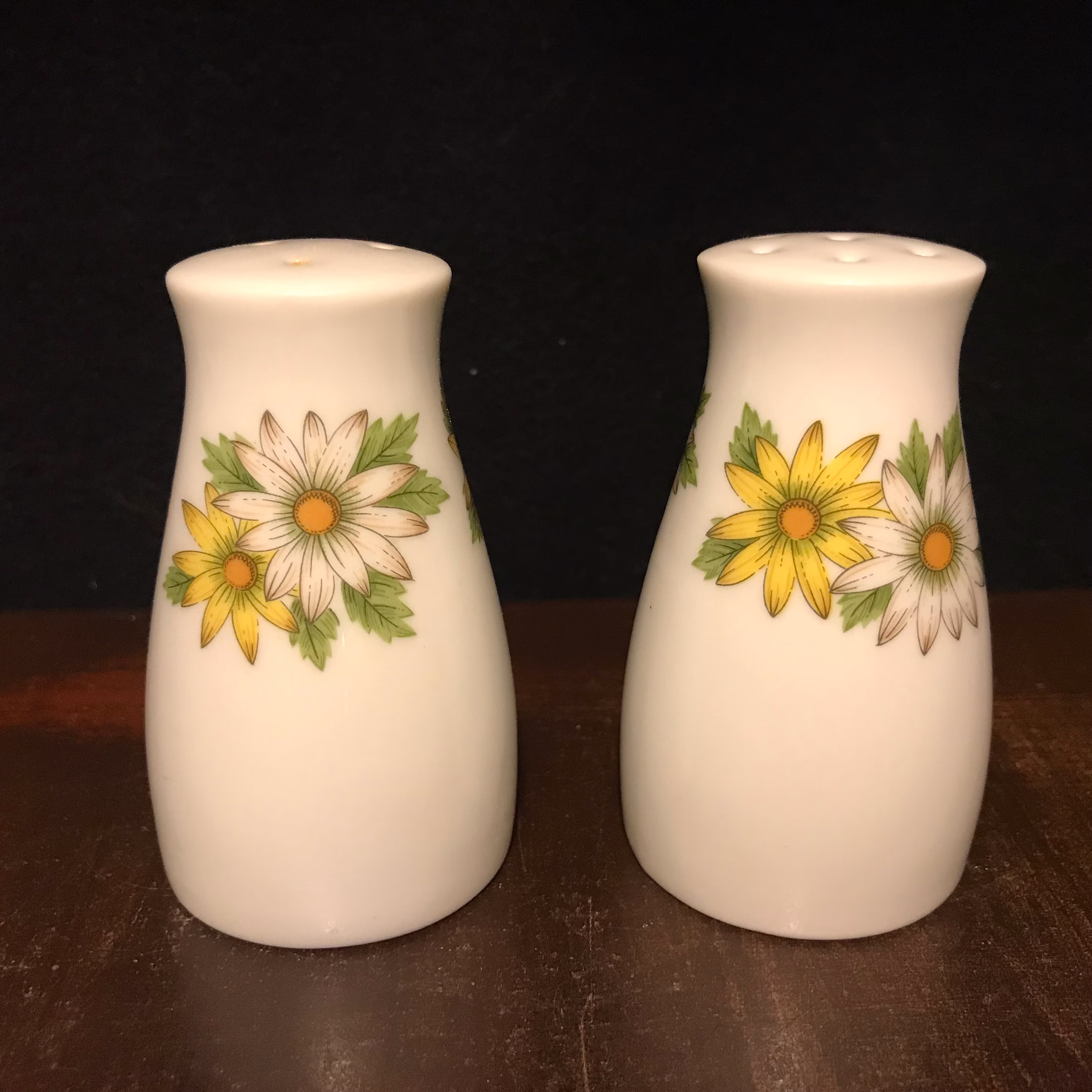 Noritake Marguerite 6730 Salt & Pepper Shakers Cook N Serve Daisy 60S 70S