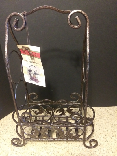 Metal Wrought Iron Woodbridge Holds 2 Tabletop Wine Bottle Rack Holder Caddy Tag