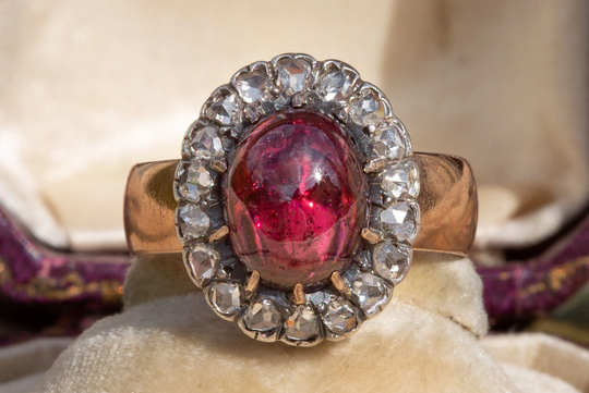 Antique French Victorian 18K Gold 2.7Ct Carbuncle Garnet Cluster Ring With Rose Cut Diamonds 19Th Century