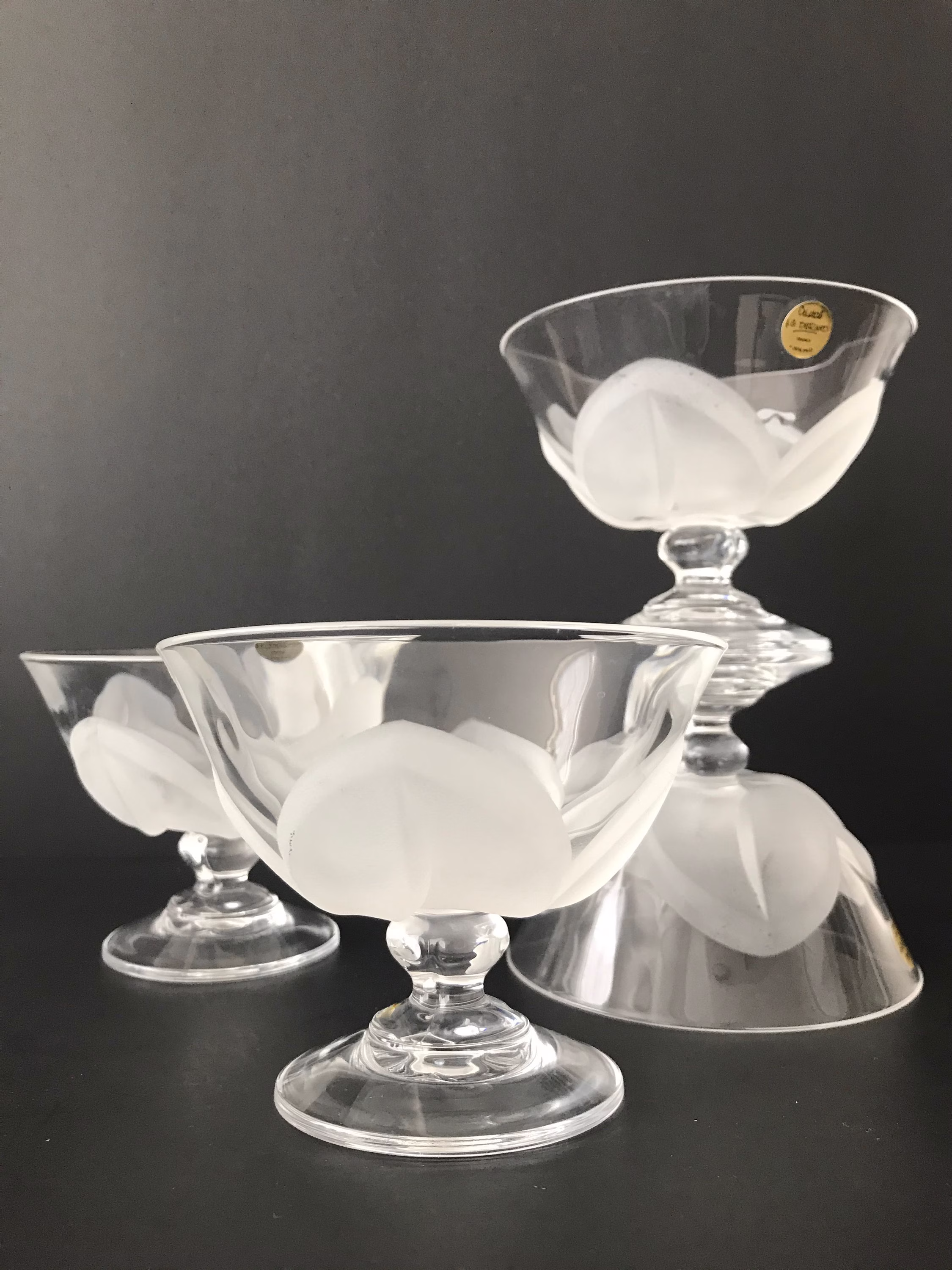 Vintage Set Of 4 Durand Hand Carved Lotus Petal Champagne Glasses, Sorbet Cups, Dessert Cocktail Glasses On Pedestal