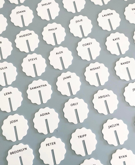 Acrylic Wedding Name Place Cards Ideas, Wavy Names Favours, Disc Tags For Glass Setting Holder Drink Charm Scallop