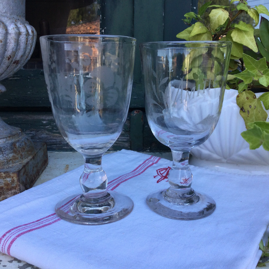2 Lead Crystal Wine Glasses Artisan Art Tableware Etched Apero En Tête À Pansies & Amitié French Country Table