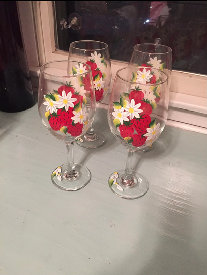 Single 20 Oz. Strawberry Wine Glass